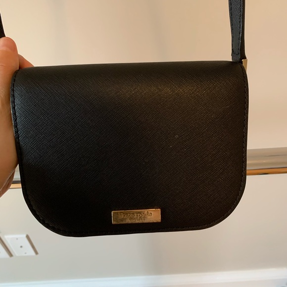kate spade Handbags - Kate spade crossover bag